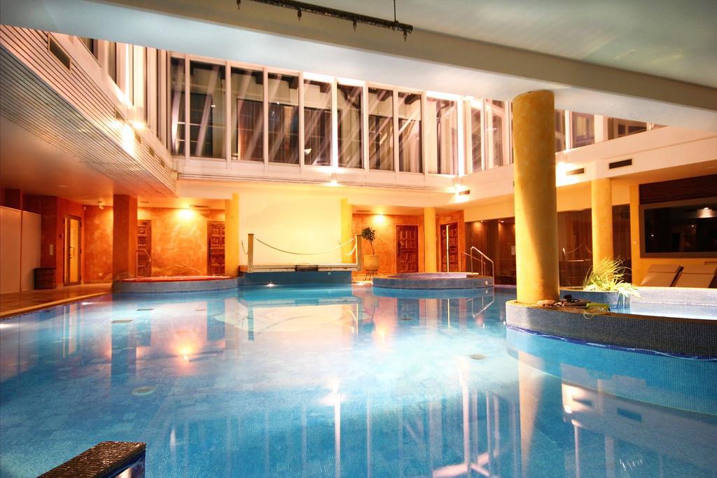 Grand Rose SPA Hotel Kuressaare Exterior foto