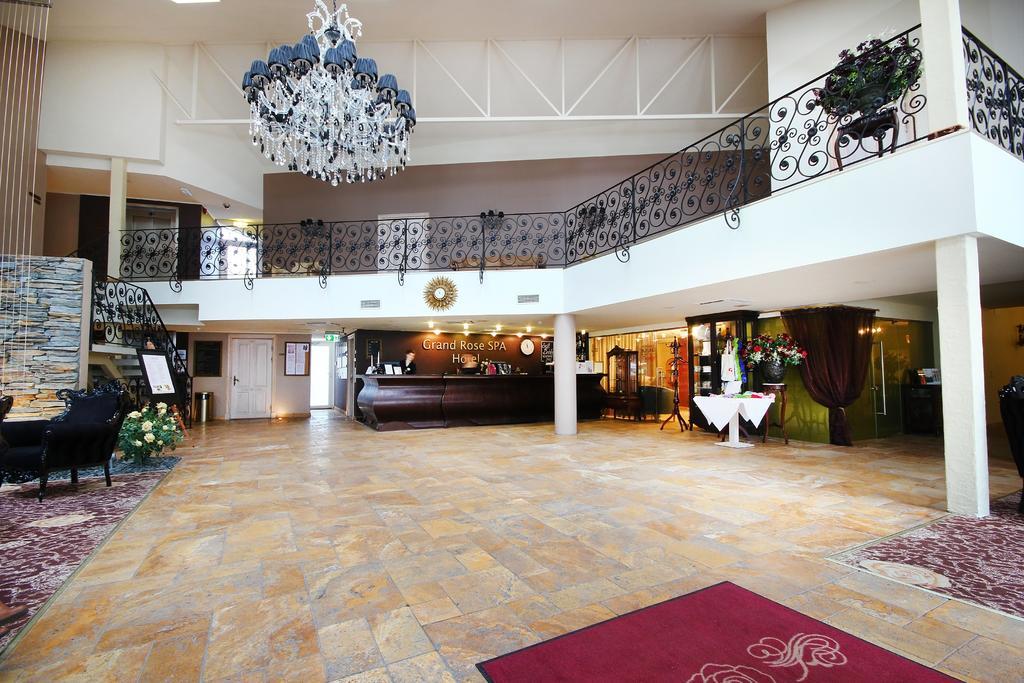 Grand Rose SPA Hotel Kuressaare Exterior foto