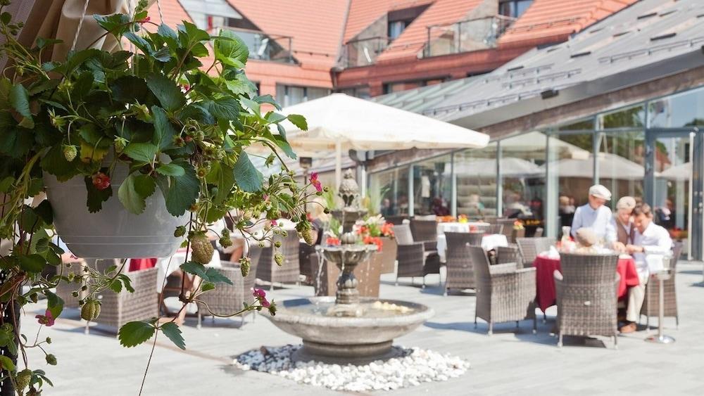 Grand Rose SPA Hotel Kuressaare Exterior foto